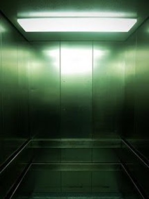 Thang máy kinh hoàng [sê-ri nguy hiểm rình rập]